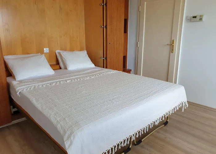 - Authentic Comfort, Self Check-in, Ac, Disney& Netflix