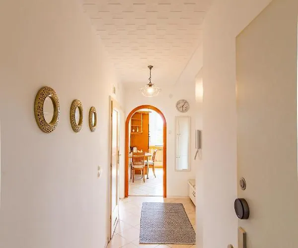 - Authentic Comfort, Self Check-in, Ac, Disney& Netflix * Vienna