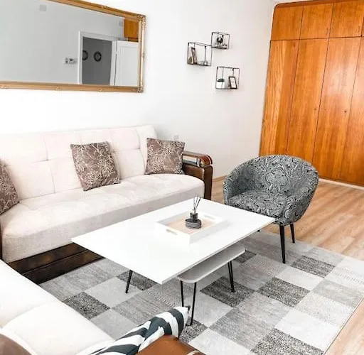 - Authentic Comfort, Self Check-in, Ac, Disney& Netflix * Vienna