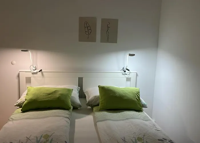 - Authentic Comfort, Self Check-in, Ac, Disney& Netflix Apartment